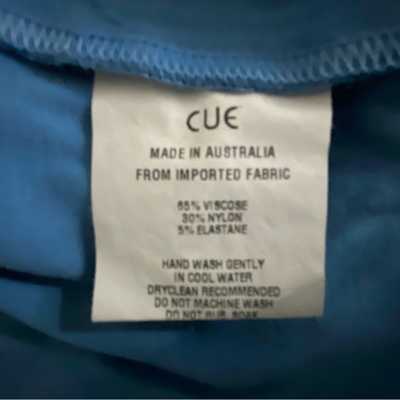 CUE flattering panel dress - Picture 6 of 7